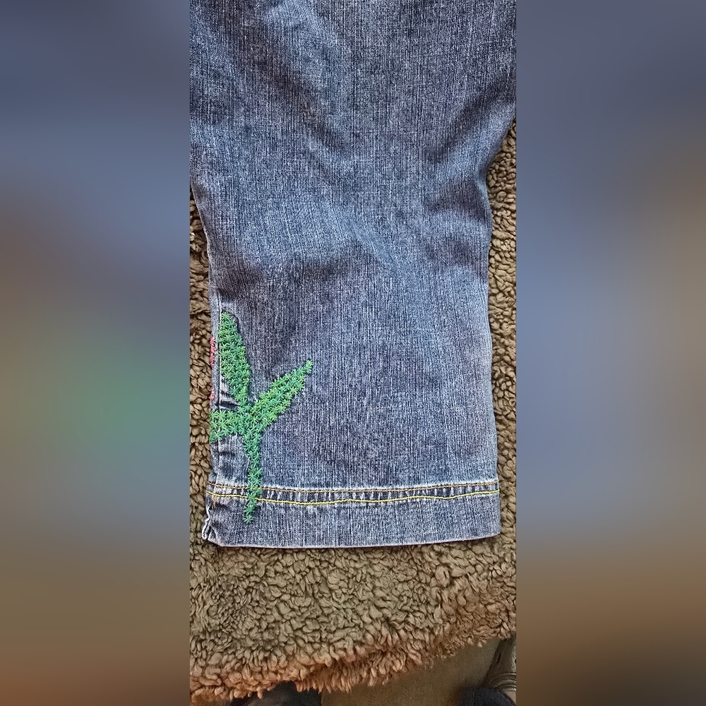 Tommy Hilfiger Blue Denim Capri Embroidered Jeans - Picture 6 of 11